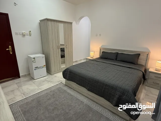 غرفة نوم راقية مع دورة مياة للإيجار اليومي والاسبوعي في نزوى بجانب مستشفى نزوى