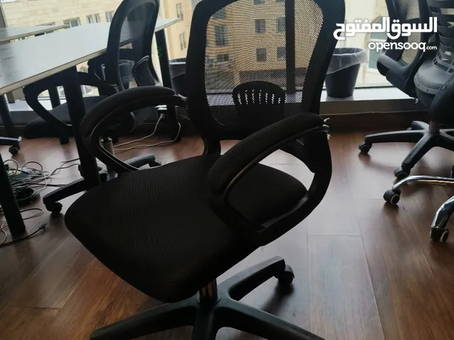 كرسي مكتبي مميز استعمال خفيف بسعر حرق