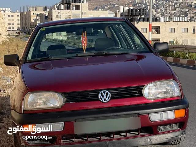 جولف MK3 موديل 1998 ماشية بس 105 الف محولة اوتومات بس عدة الغيار العادي كامل معها