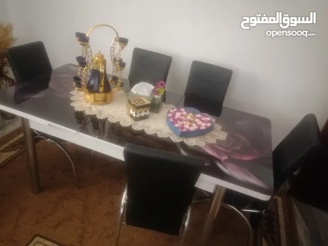 كنب مصري ثقيل أصلي مع طاوله وكراسيه