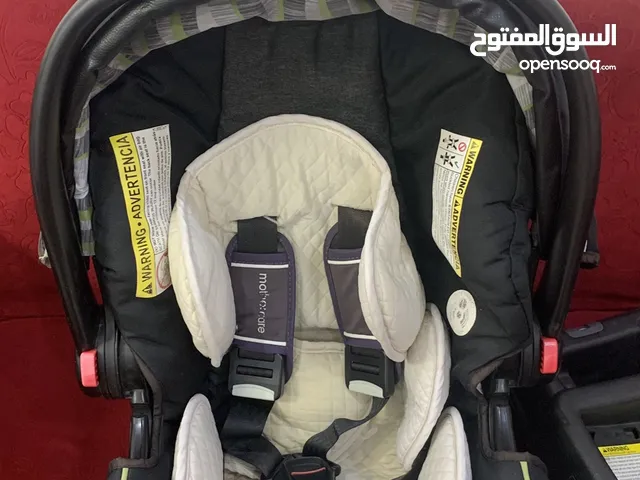 كرسي وهزاز للسيارهChildren's items for sale