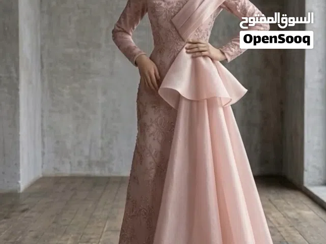 فستان خطوبة راقي للبيع