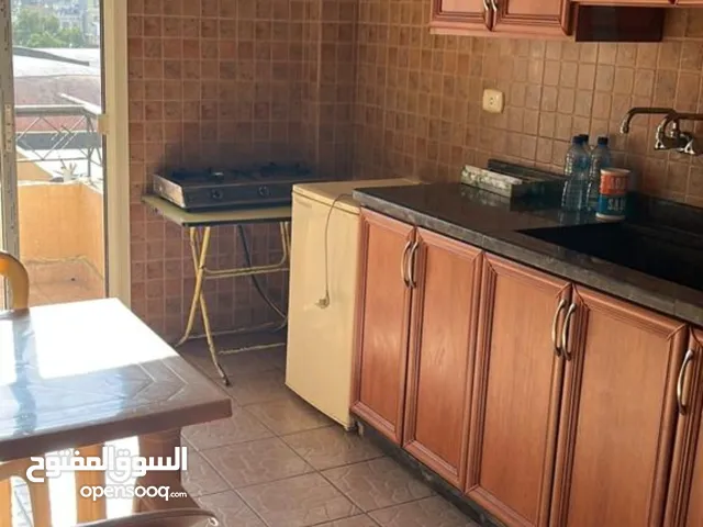 شقة فوايية للايجار لافراد مقابل عدلية بيروت افا مستشفى العيون