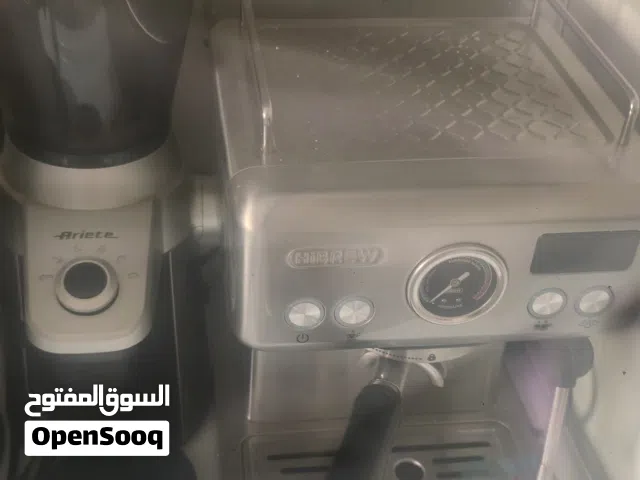 ماكينة قهوة اسبريسو هايبرو جديده استخدام شهر فقط مع مطحنه