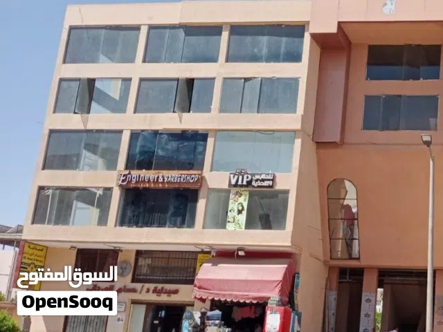 محل للبيع واجهه اماميه بالشروق طوب احمر منطقه حيويه داخل مول استلام فوري