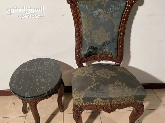 كرسي خشب ماسيف حفر مع طاولة رخام
