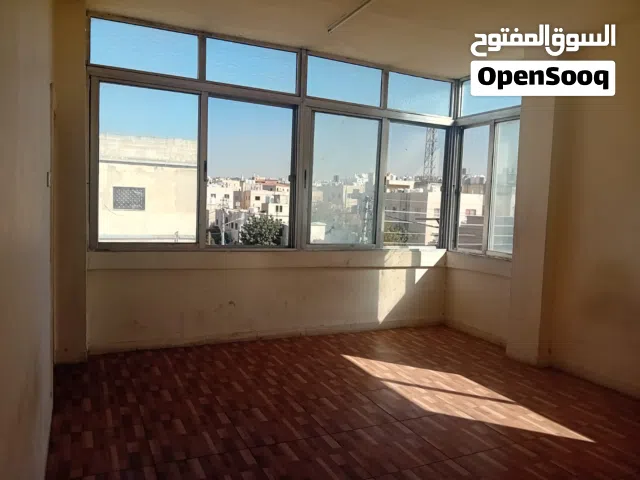 بسم الله الرحمن الرحيم شقه للبيع عمان ضاحيه الحج حسن شقه عباره عن 3 غرف 2حمامات مطبخ موزع كبير