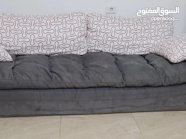 صالون مستعمل 3كنبات الكنبة الكبيرة2متر و36 الكنبة المتوسطة 1متر و79 الكنبة الصغيرة 1متر و16