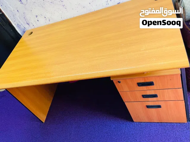 تسريحه وطاوله مكتب