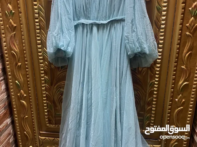 فستان سهره لون ازرق مستعمل لبسه وحده فقط