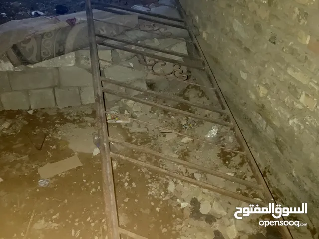 محجر حديد طويل