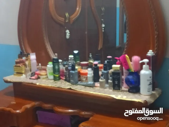 غرفة نوم مستعملة نظيفة