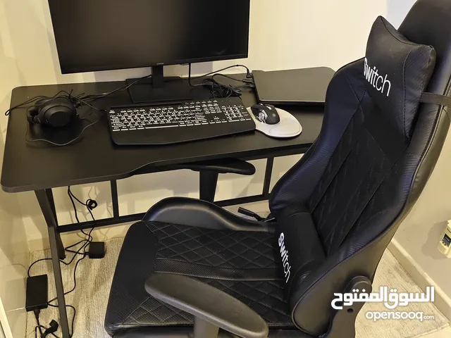 كرسي جيمنج + شاشة سامونج 27 بوصة تردد 100 هيرتز + طاولة (مستعمل 3 شهور فقط)