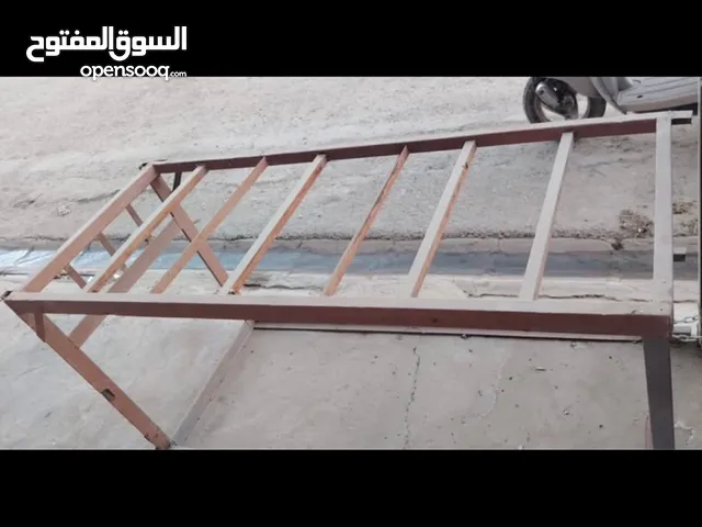 ميز حديد للبيع