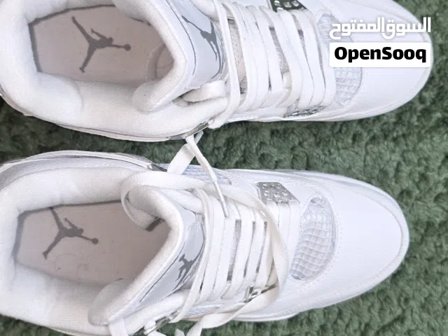 شوز جوردن 4مقاس44  الماركه نايك