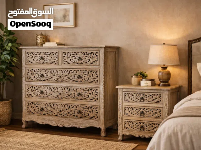 دراور و طاولة جانبية – خشب طبيعي منحوت – بحالة كالجديد