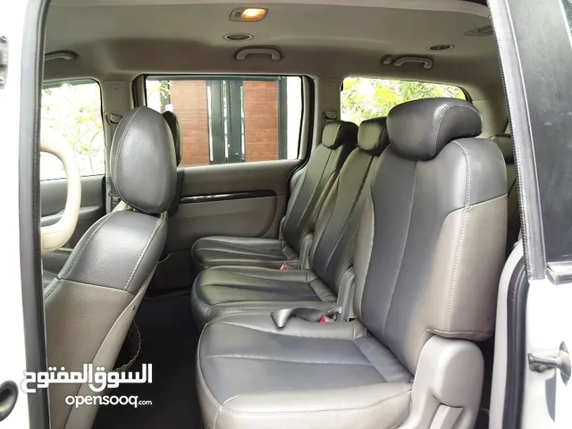 Kia Carnival 3.5 L 2013 White V6 8Seat Zero Accident Well Maintained For Sale