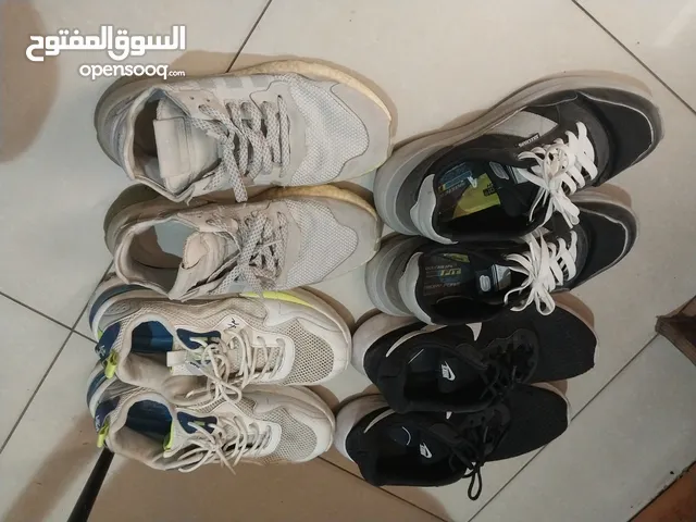 مجموعة احذيه رياضيه استعمل خفيف مقاس 42