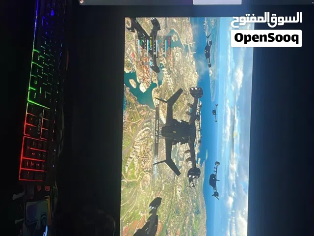شاشة ديفو 100 هيرز شبه جديد الشاشه الي على اليسار