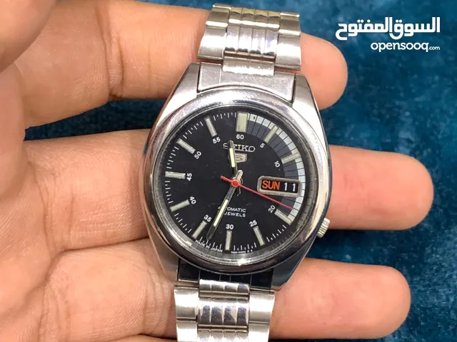 ساعة للبيع