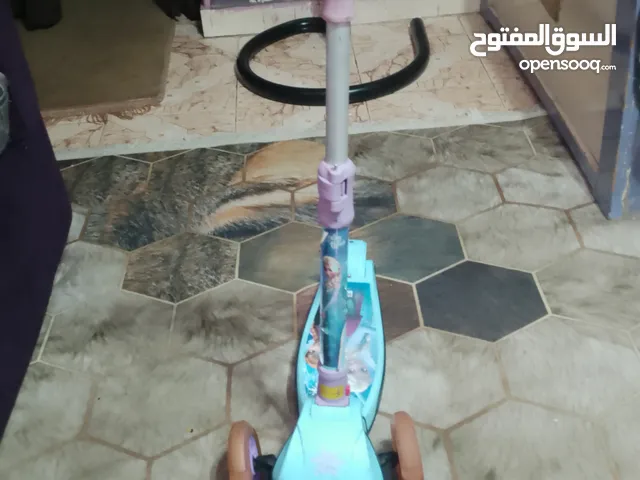 بسكوته لما بتمشي بيه بينور العجلات