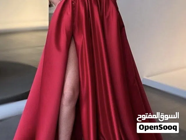 فساتين تفصيل بحالة جديدة