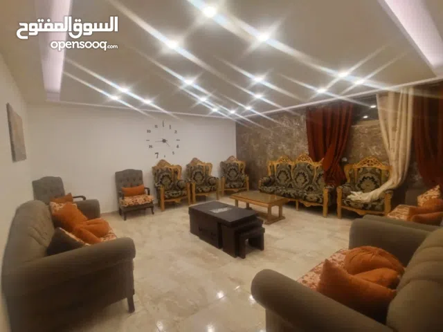 شقة ملوكي مفروشة واسعة في ارقى المواقع واكثرها طلب نظام حديث لا ينقصها شيء (((( اجار لقطة ))))).