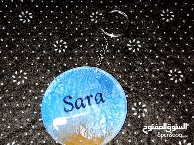 بصنع مداليات و هدايا وقلام و اشياء مميزه من الريزن قدم هدية مميزه وبئسم الشخص الذي تريده قدم هديه