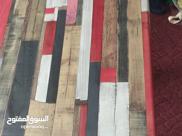 طاولة حجم وسط