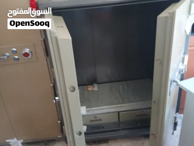 قاصه جديده ماليزي 2 باب وزن 600 كيلو ارتفاع 140 عرض 120  السعر 750 دينار