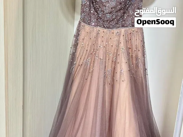 فساتين للبيع