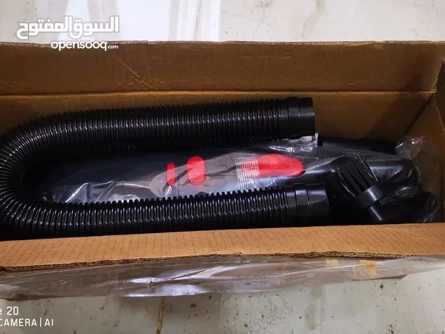 مكنسة لا سلكية سهله الاستعمالات وصغيرة الحجم تنفع لتنظيف السيارات او للمنزل... يتوفر اللون الاسود