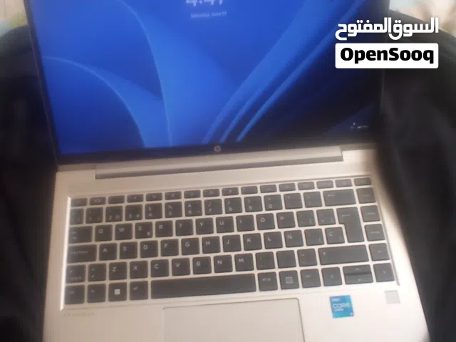 Ordinateur portable HP ProBook 640 G8 en très bon état, rapide et fiable, idéal pour les études.