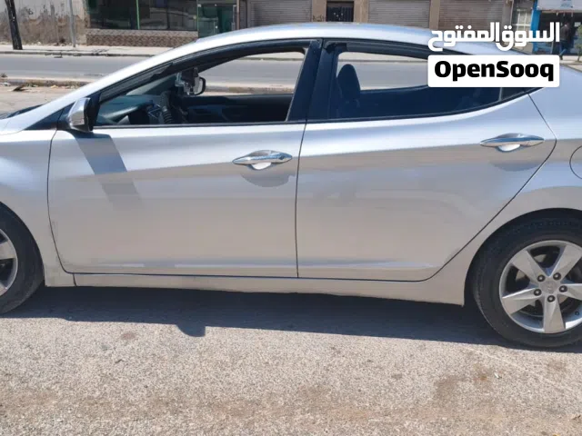 2011 هيونداي افانتي Standard
