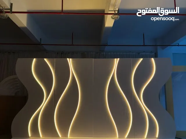 ديكور جدران مضيئه حسب التصميم المطلوب والمقاسات المراد تنفيذها ولون الاضاءه
