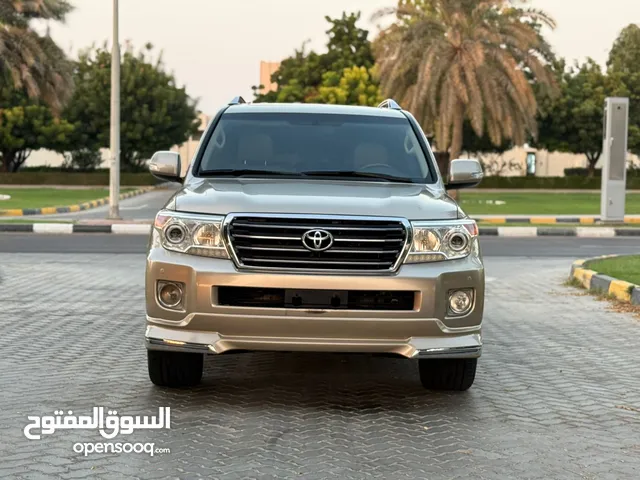 تويوتا لاند كروزر موديل 2015 GXR لون ذهبي داخل بيج فول اوبشن صبغ وكاله