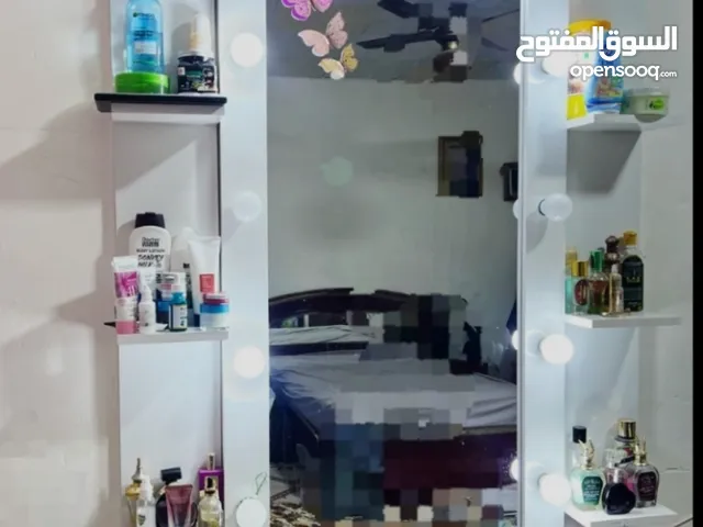 مرايه مع رفوف