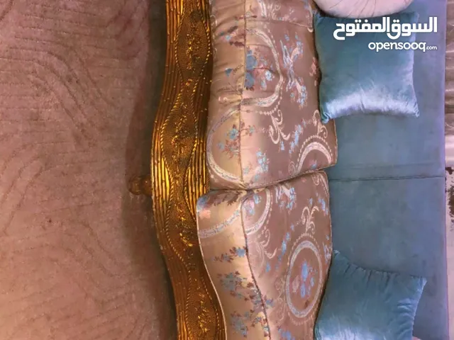 طقم كنب فاخر بحالة ممتازة