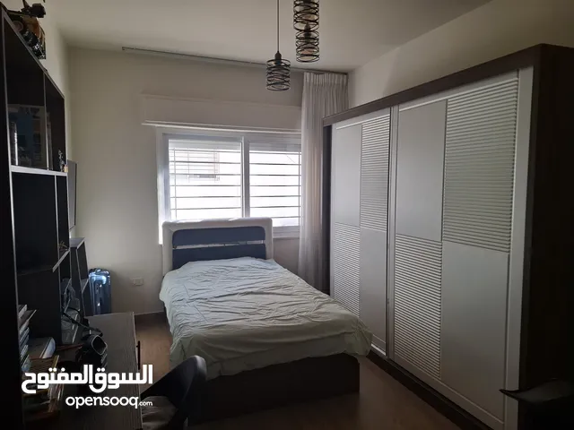غرفة نوم حاله ممتازه