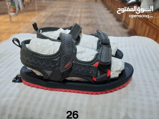 يتوفر تشكيله مميزه من صنادل الاطفال