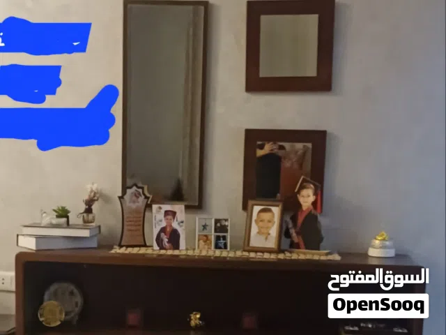 اثاث عفش بحالة ممتازة للبيع بداعي السفر