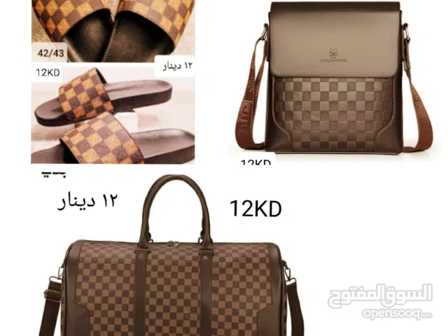 سليبر جديد  L.V. طبق الاصل مقاس 43 او 42 + جنطه HAND BAG + جنطه كتف