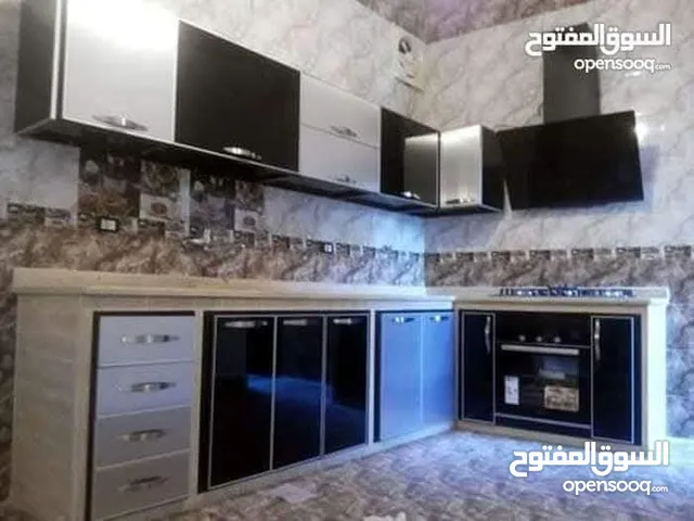 مختص فني تركيب وفك وصيانة جميع انواع المطابخ والديكورات 65333