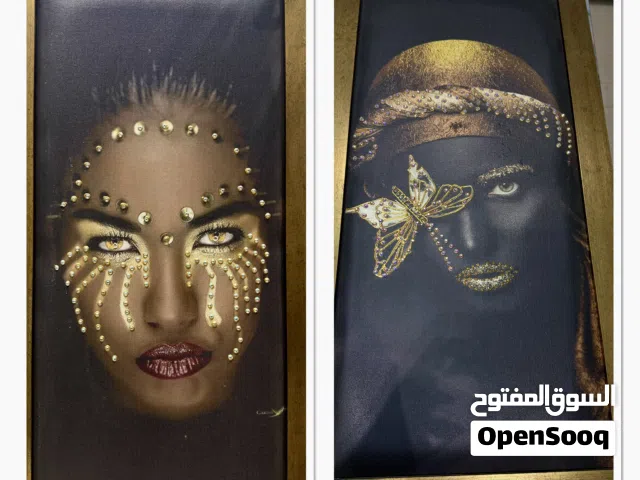 لوحتا حائط مع السترات