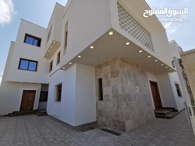 740 m2 More than 6 bedrooms Villa for Sale in Tripoli Ain Zara