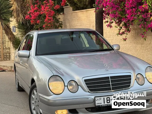 2001 مرسيدس بنز الفئة-E E 200