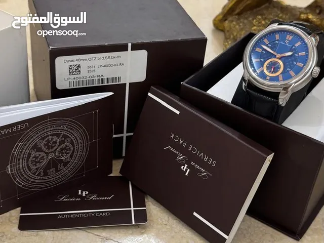 ساعه جميله بجميع مرفقاتها ساعه لمتد سعرها 525 دولار حدود 300 ريال عماني .مقاس الساعه 40 جلد اسود