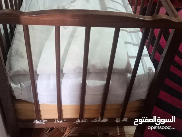 سرير اطفال  خشب زان ( 135 طول في عرض 70