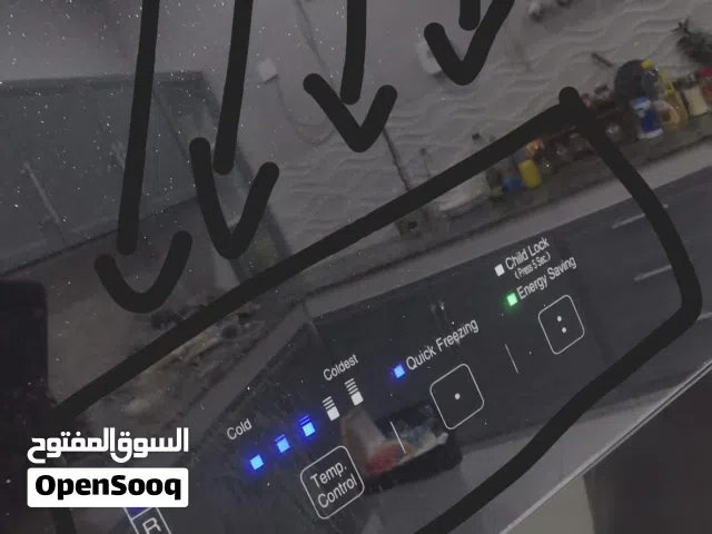 ثلاجه هياتشي للبيع نظيفه شبه جديده