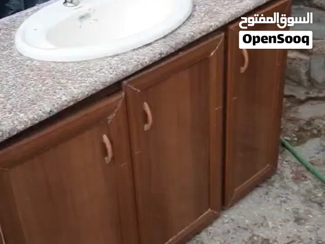 مغسلة رخام عدد 2 مع خزاين الامنيوم بحالة الوكالة شبه جديد تفصيل بسعر مغري الله يبارك لصاحب النصيب